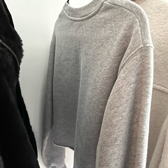 Aritzia TNA Cozy Fleece Perfect Cropped Sweatshirt - Picture 4 of 4